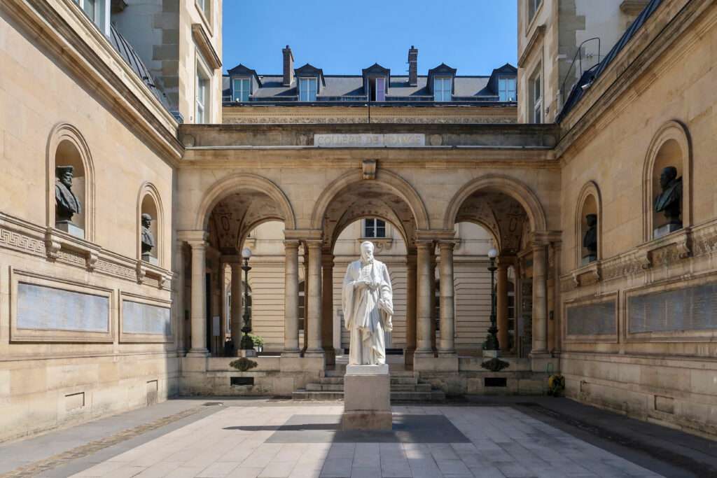 Image de la cour intérieure du Collège de France